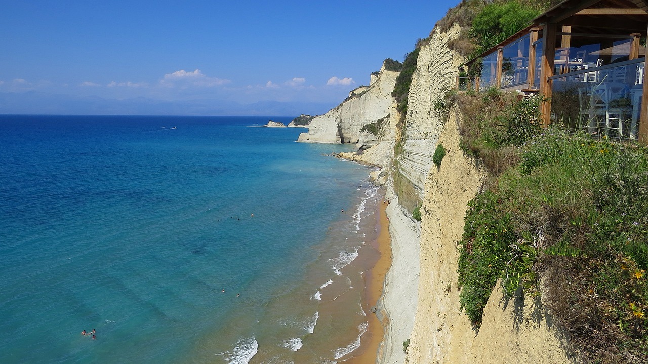 Niezwykłe atrakcje Korfu: Co warto zobaczyć podczas zwiedzania